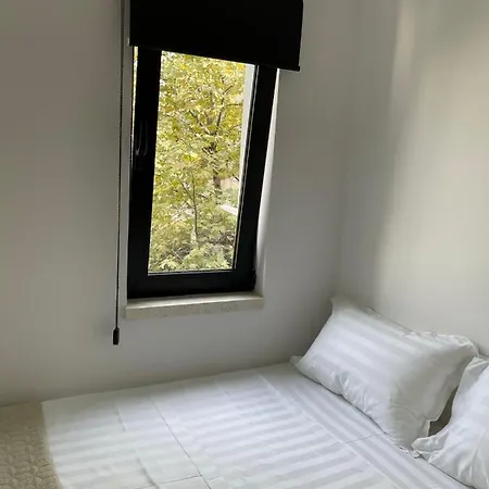 Digital Nomad Ap טיראנה